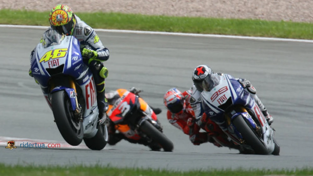 Casey Stoner Dani Pedrosa Jorge Lorenzo Valentino Rossi 4 Aliens 1