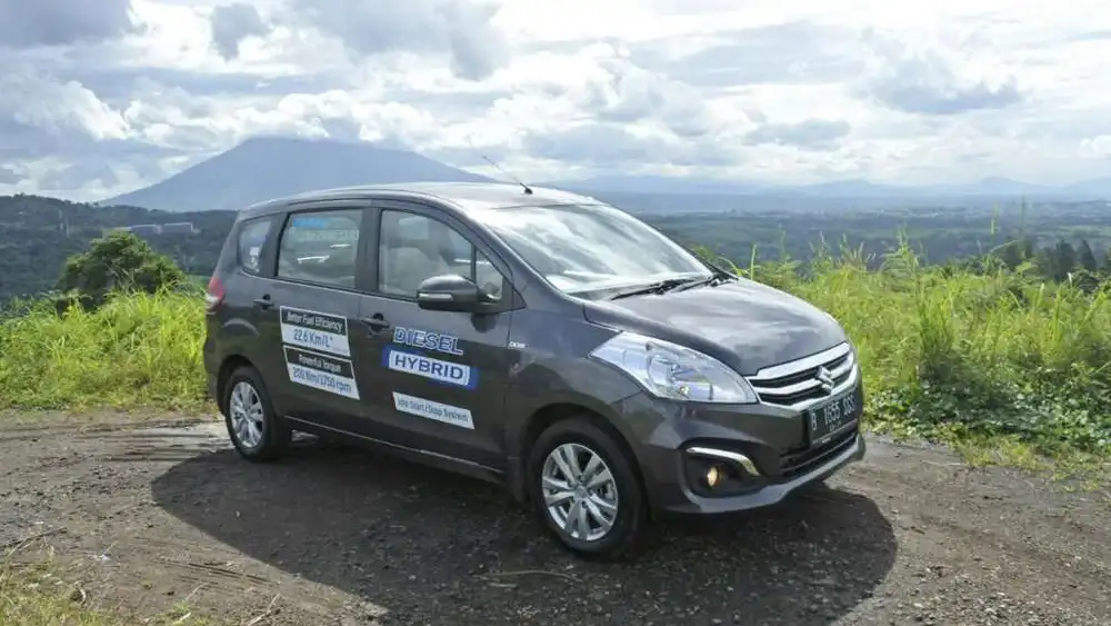 Mobil Hybrid Ternyata Punya Banyak Jenis, Apa Saja? 1 Suzuki Ertiga Diesel Hybrid Carvaganza