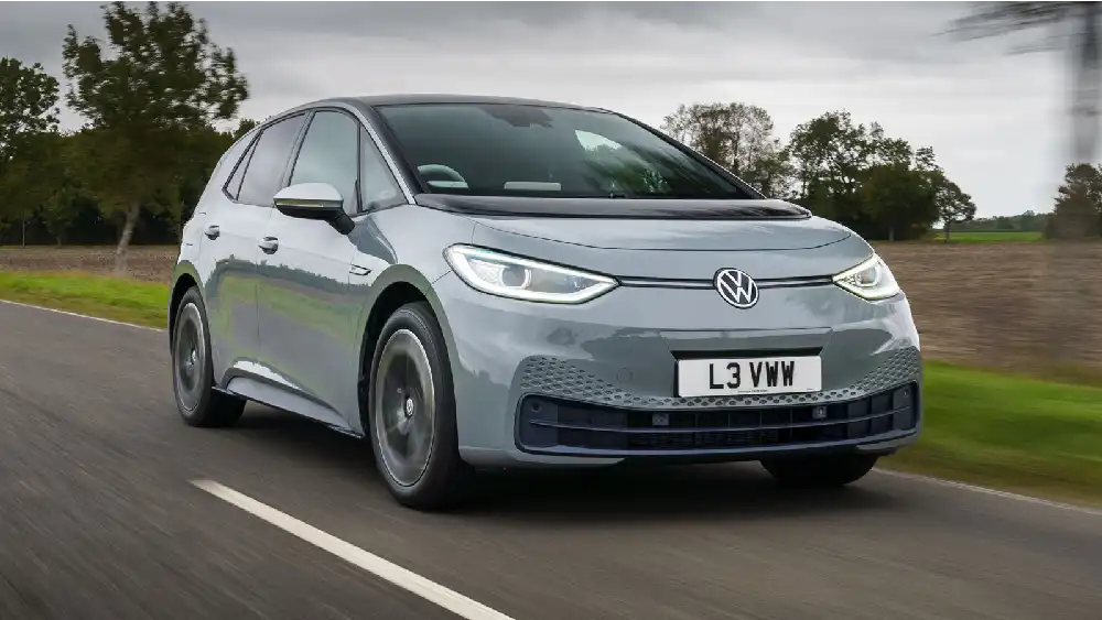 Volkswagen Bakal Investasi Mobil Listrik, Mau Saingi Tesla? 1 Volkswagen ID3 TopGear