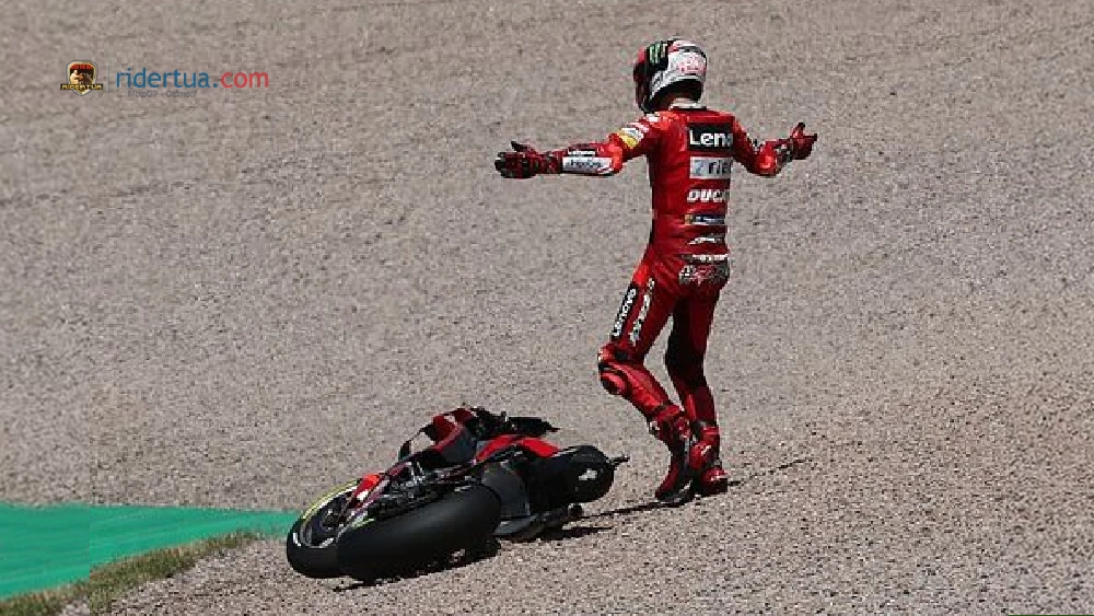 Francesco Bagnaia crash Francesco Pecco Bagnaia crash