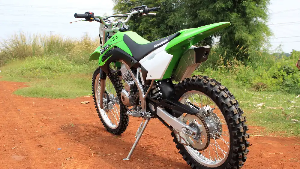 Kawasaki Bakal Rilis Motor Baru Hari Ini? 1 Kawasaki KLX 150 Otosia