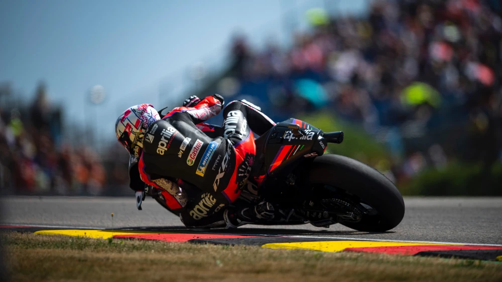 Andrea Dovizioso Menangis Melihat Aprilia Gacor? Gaya Aleix Espargaro Aneh! 1 Aleix Espargaro