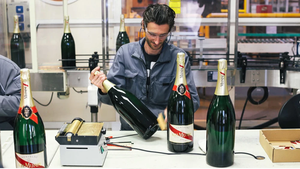 Berapa Harga 'Minuman Selebrasi' yang Disemprotkan di Podium MotoGP? 3 Berapa harga sampanye motogp