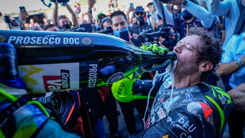 Berapa Harga 'Minuman Selebrasi' yang Disemprotkan di Podium MotoGP? 6 Berapa harga sampanye motogp