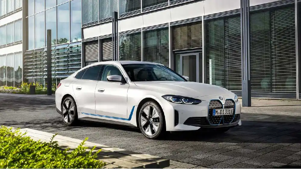 BMW Punya i4 Dengan Harga Terjangkau, Tapi... 1 BMW i4 eDrive35 Motor1