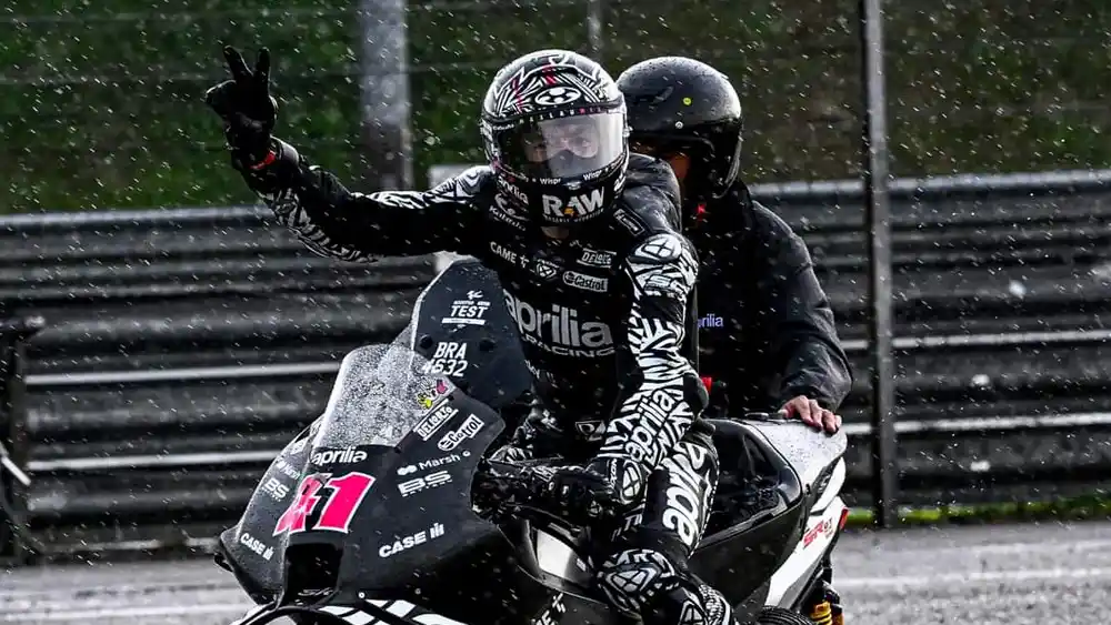 Aleix Espargaro: Hari yang Buruk, Lebih Suka Nonton Netflix di Hotel 1 Aleix Espargaro -Aprilia
