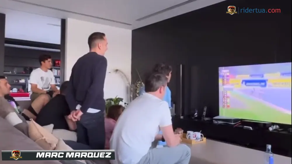 Marc Marquez - nonton di rumah