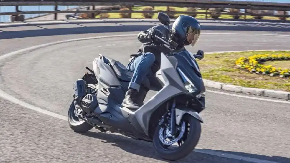 Kymco KRV200, Skutik Bongsor yang Kaya Fitur! 1 Kymco KRV200 Motorcycle Sports