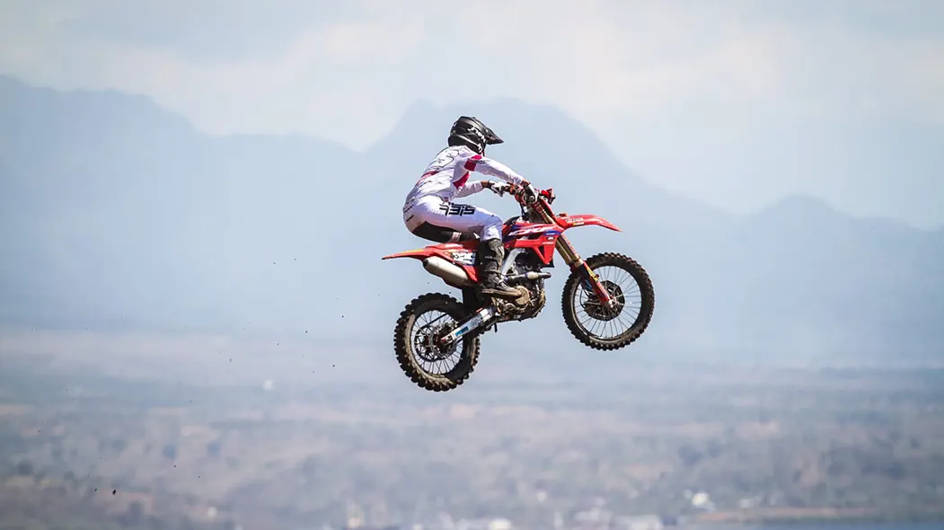 Delvintor Cetak Poin Pertamanya di MXGP Sumbawa Musim Ini dan Bersaing dengan Crosser Dunia 1 AHM MXGP