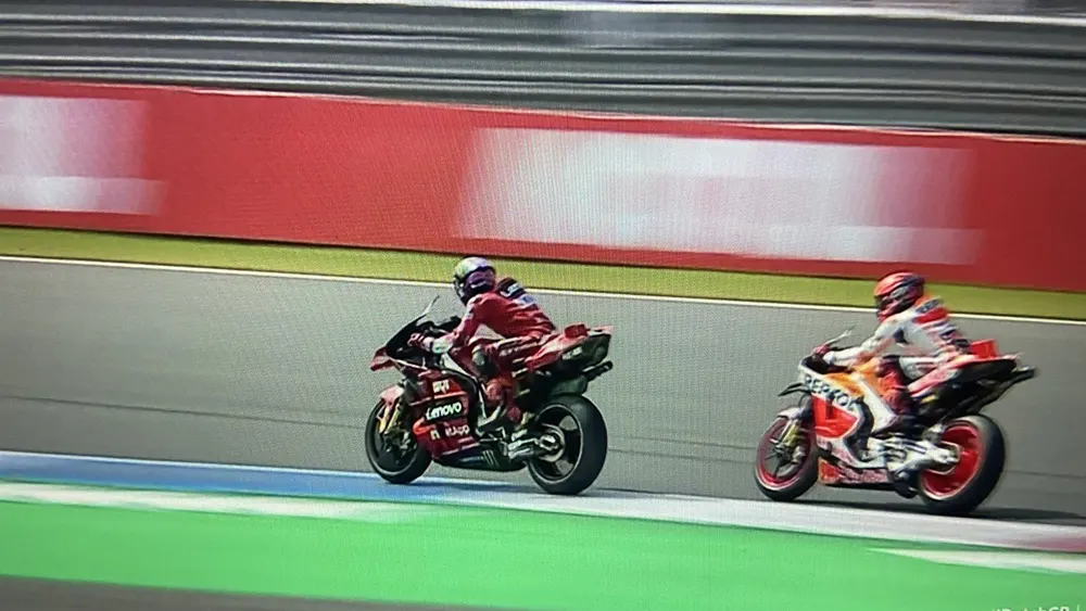 Marc Marquez Tabrakan Saat Proses Towing Bastianini! 3 Marc Marquez 11