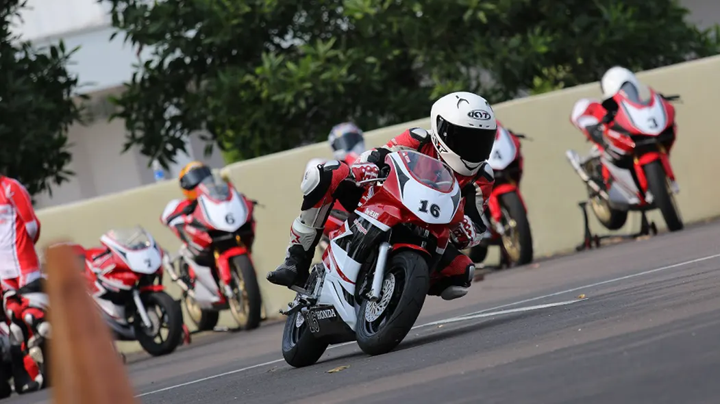 Program Pelatihan Kelas Dunia yang Diikuti Para Pembalap Cilik AHRS 2 Pembalap Cilik AHRS