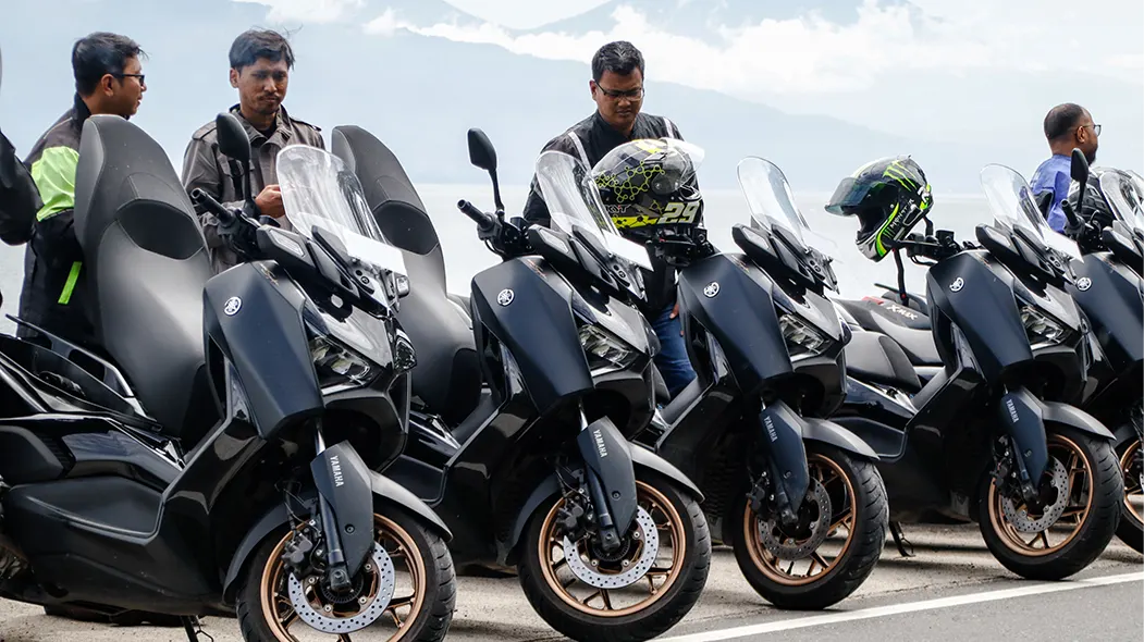 Komunitas Pengguna Maxi Yamaha Kini Menjelajah Pesona Tanah Minang 2 Touring Maxi Yamaha Berasama XMAX Connected