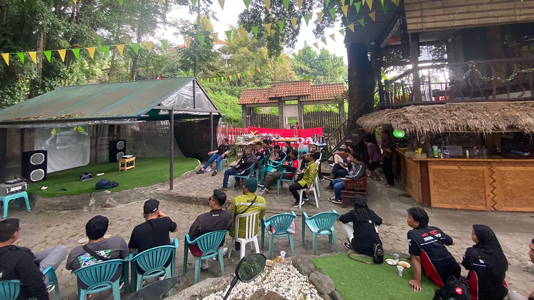 MPM Honda Jatim Undang Komunitas, Nobar dan Kegiatan Sosial di Honda Community MXGP Gathering. 2 Nobar di Honda Community MXGP Gathering 2023