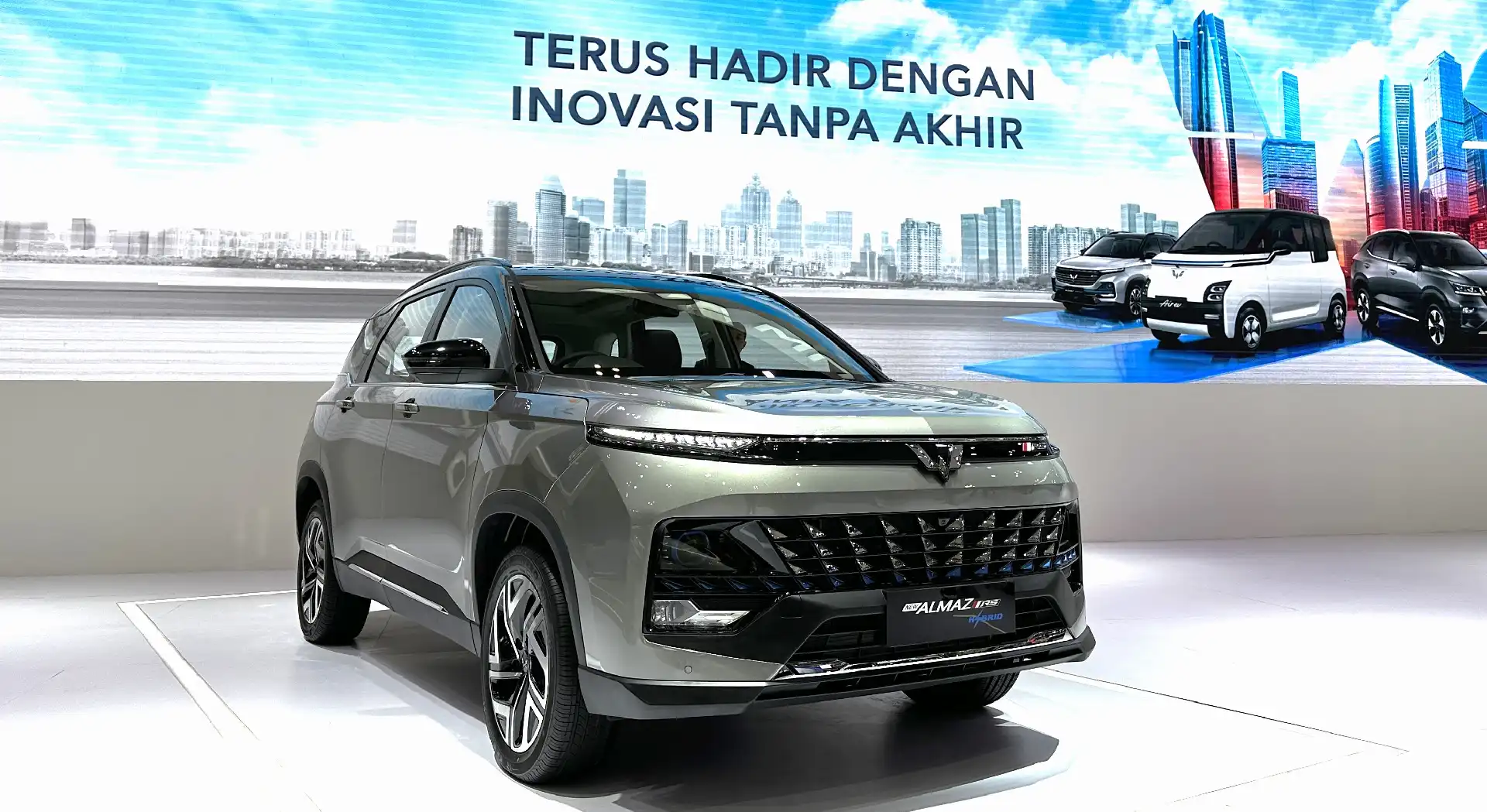Mobil SUV Wuling Sudah Dipesan 100 Unit! 1 Mobil SUV Wuling Sudah Dipesan 100 Unit!