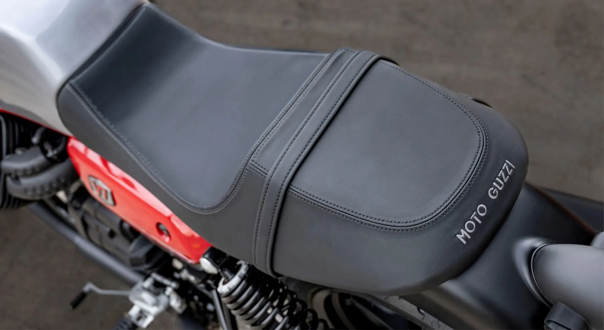 Moto Guzzi V7 Stone Corsa Hadir dengan Desain Motor Balap Retro 2 Moto Guzzi V7 Stone Corsa Hadir dengan Desain Motor Balap Retro