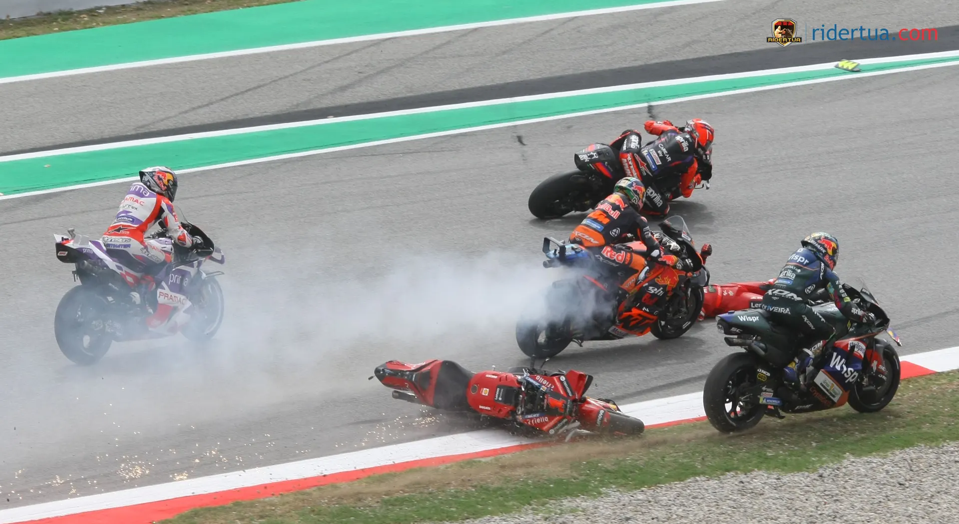 Brad Binder : Oli Bocor Setelah Bertabrakan dengan Martin 1 Pecco - Binder - Martin