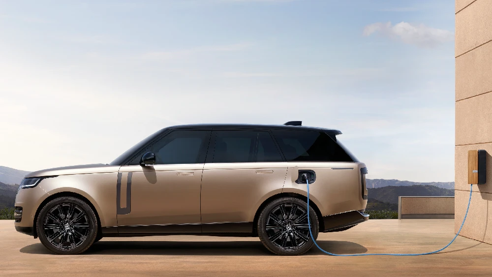 Range Rover PHEV Hanya Sediakan Dua Varian, Apa Bedanya? 1 Range Rover PHEV Hanya Sediakan Dua Varian, Apa Bedanya?