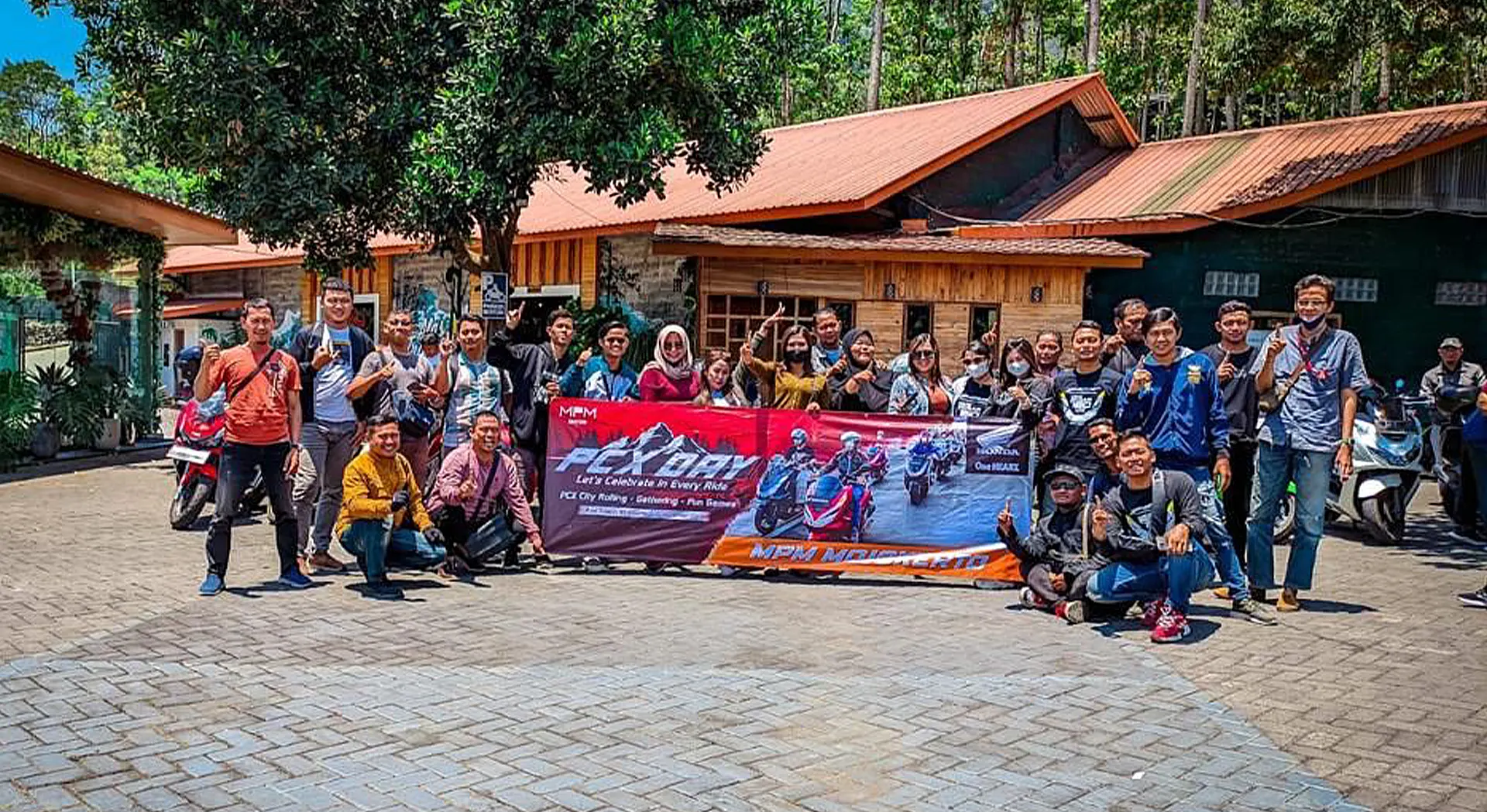 Kemeriahan 200 Peserta Pecinta Honda PCX 160 dalam Acara PCX Day 2 Honda PCX Day 2023 MPM Mojokerto