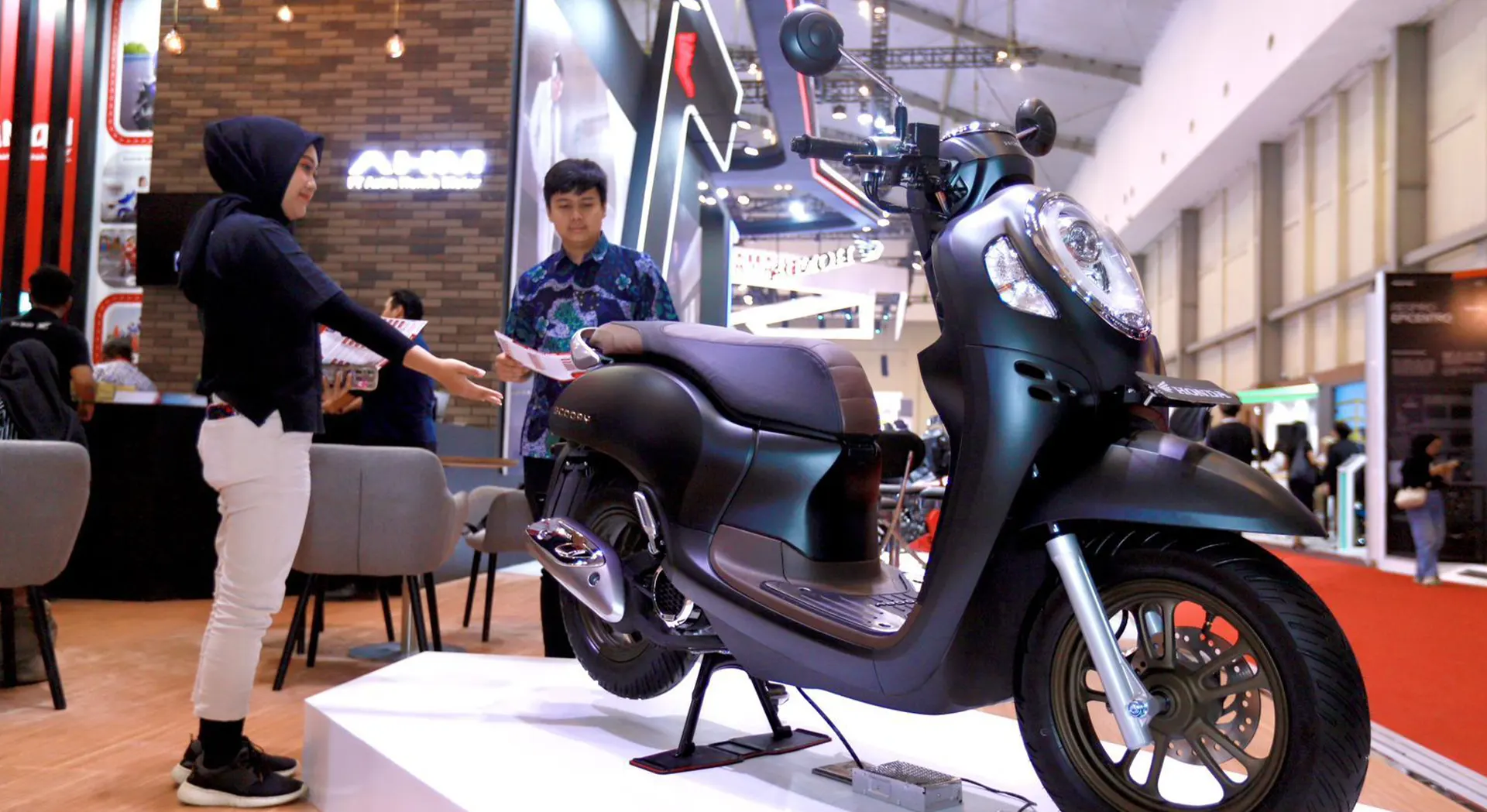 AHM Berikan Garansi Rangka Sampai 5 Tahun dan Merilis New Honda Scoopy! 3 AHM Berikan Garansi Rangka Sampai 5 Tahun dan Merilis New Honda Scoopy!