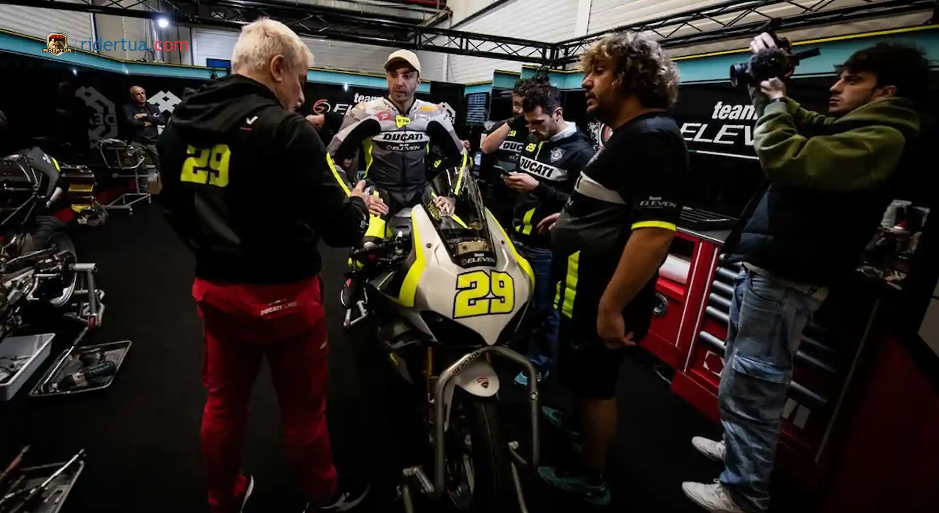 Iannone Gaya Balapanya Mirip Bautista, Ngeri! 1 Filippo Burgatti - Andrea Iannone