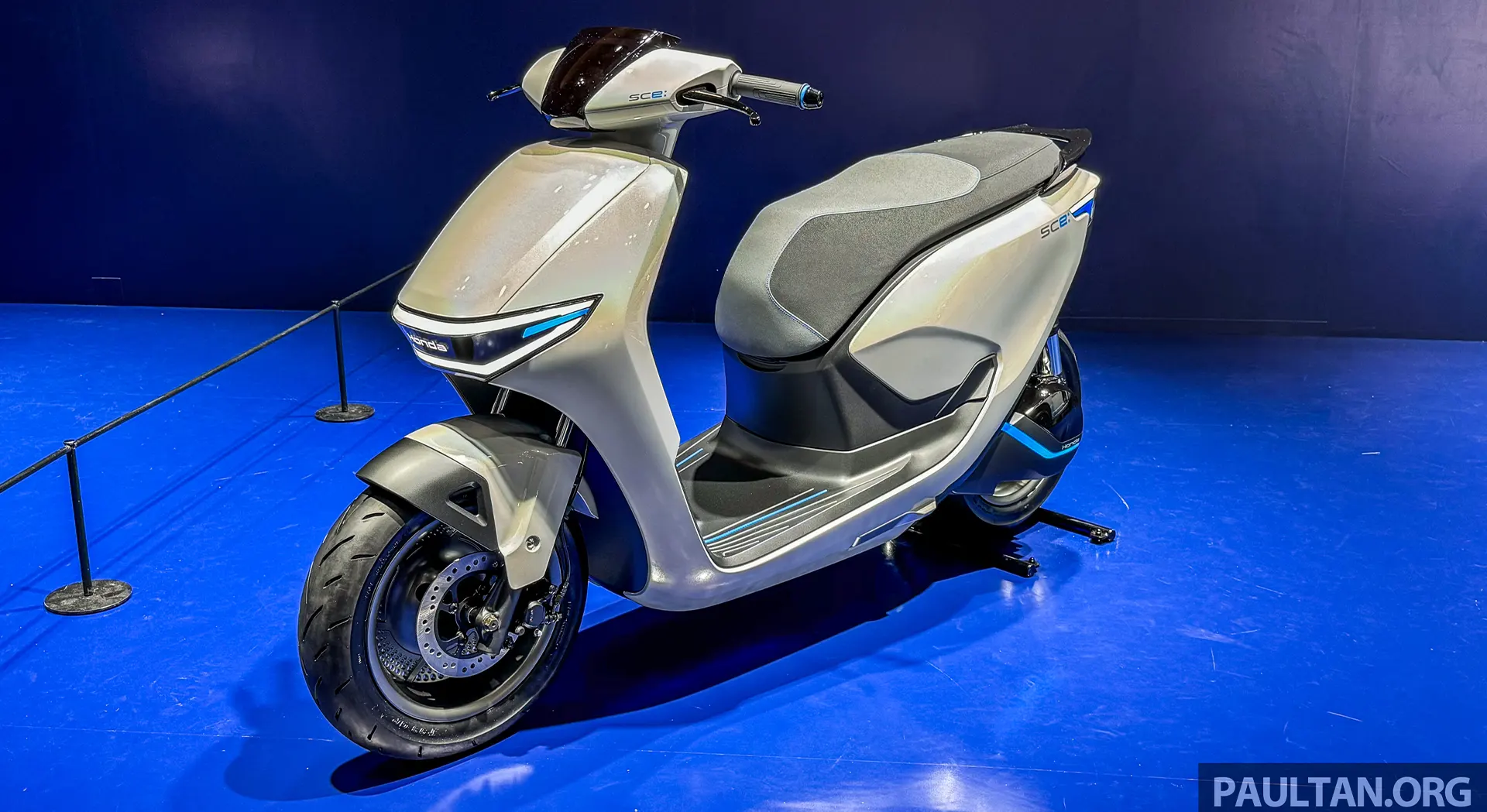 Skuter Listrik Baru Honda SC e: Concept Resmi Meluncur! 1 Honda SC e Concept Depan