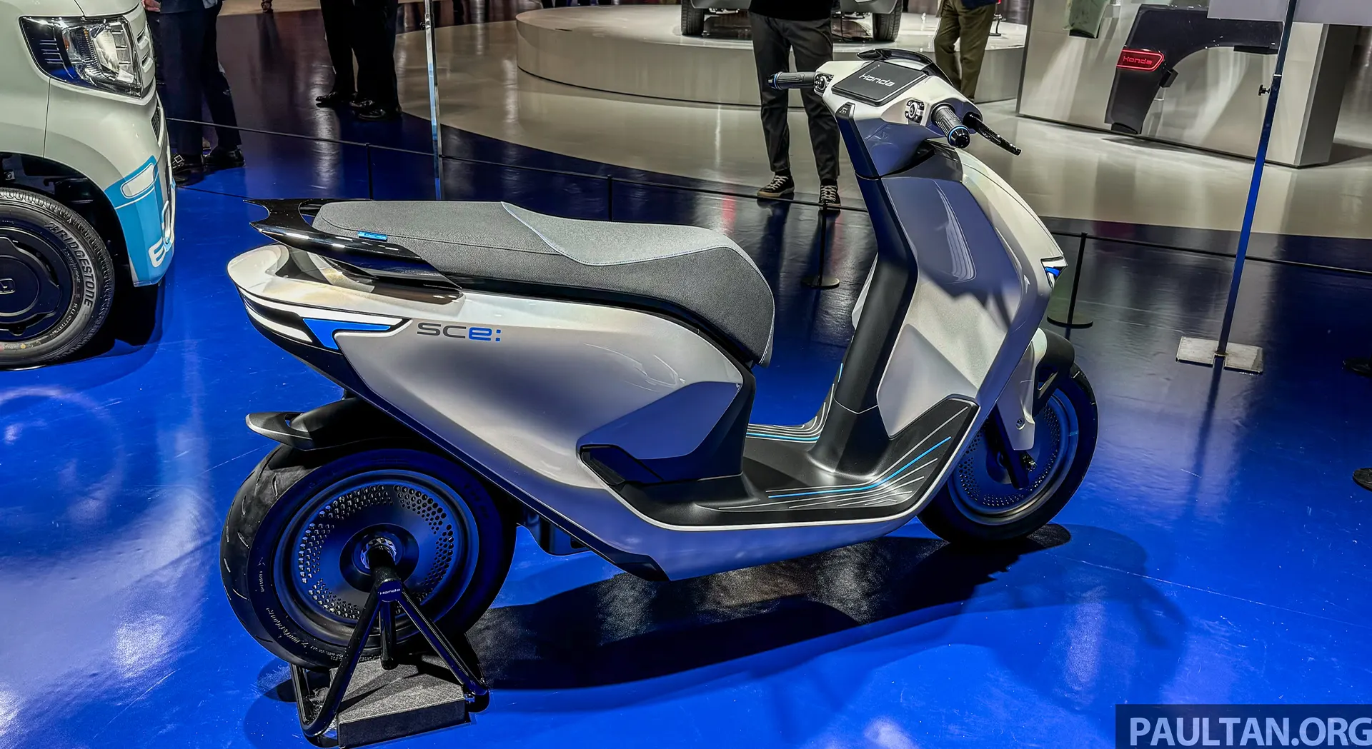 Skuter Listrik Baru Honda SC e: Concept Resmi Meluncur! 2 Honda SC e Concept belakang 1