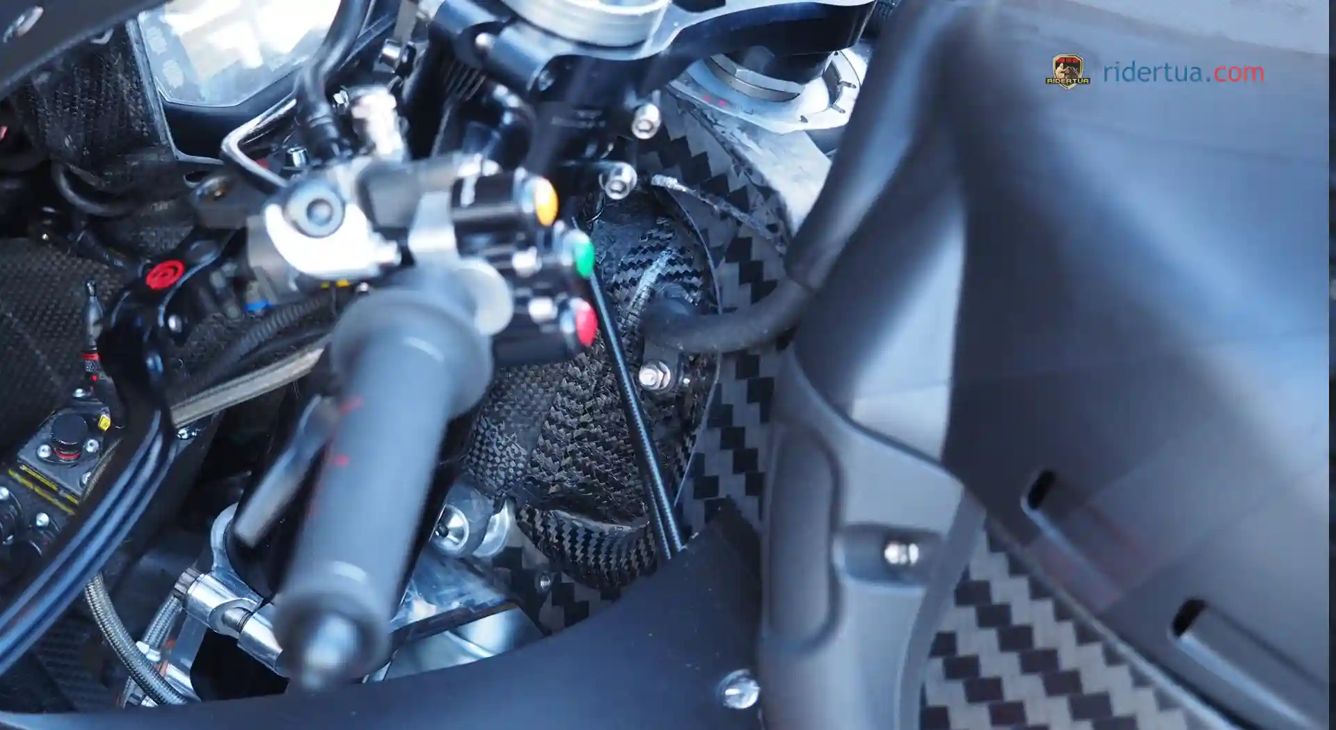 Lorenzo Savadori: Kami Perlu Memahami Sasis Karbon dengan Lebih Baik 1 Aprilia RS-GP Carbon Frame