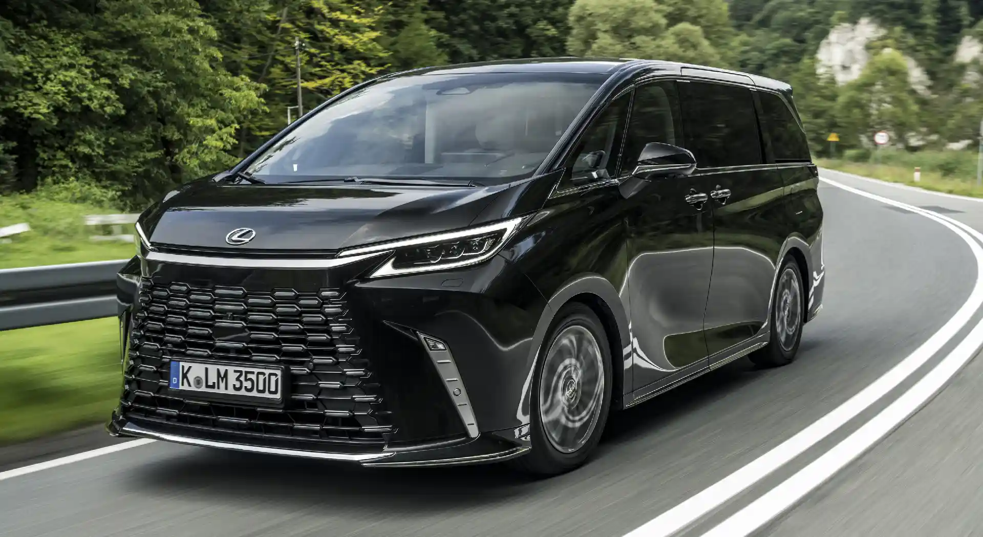 Lexus LM Banyak Dicari, Inden Sampai 6 Bulan! 1 Lexus LM Banyak Dicari, Inden Sampai 6 Bulan!