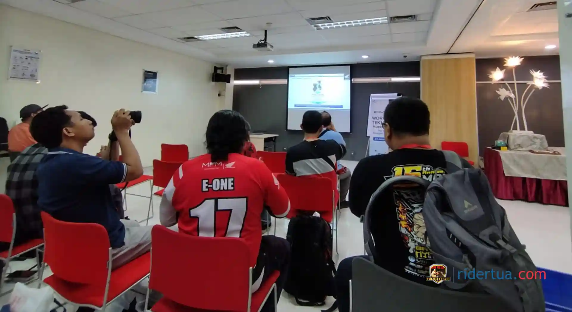 MPM Honda Jatim Perkenalkan Motor Listrik Honda EM1 e: dan EM1 e: Plus, Pilihan Warna dan Harga 1 MPM Honda Jatim Perkenalkan Motor Listrik Honda EM1 e dan EM1 e Plus-1