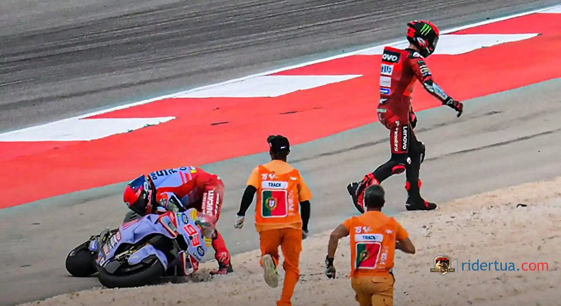 FIM Stewards : 'Racing Incident' Tidak ada Tindakan Lebih Lanjut, Tapi Marc Marquez Salahkan Pecco Bagnaia 1 Marc Marquez - Pecco Bagnaia - Crash
