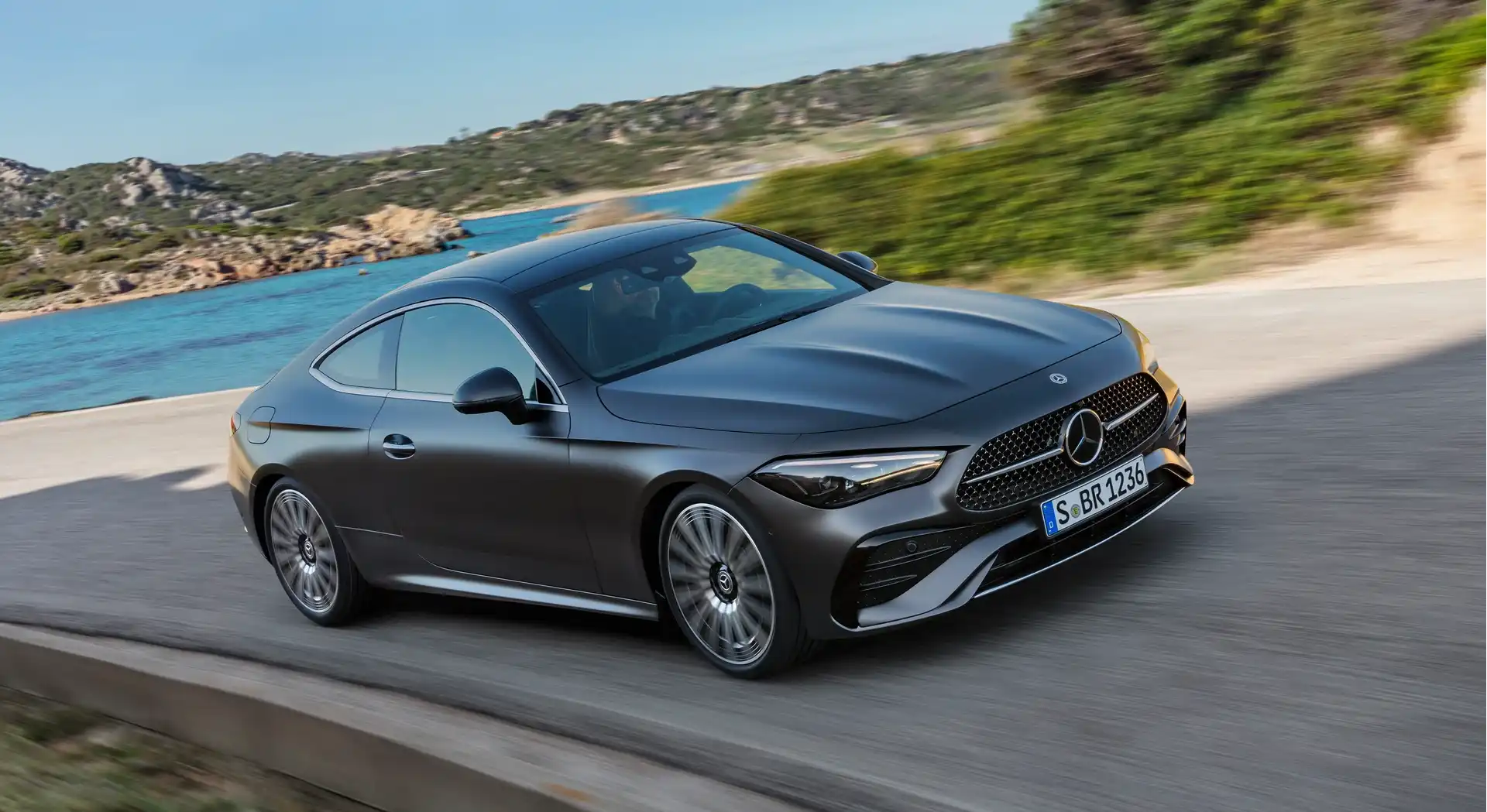 Mercedes-Benz akan Luncurkan Empat Mobil Baru Bulan Depan! 1 Mercedes-Benz akan Luncurkan Empat Mobil Baru Bulan Depan!