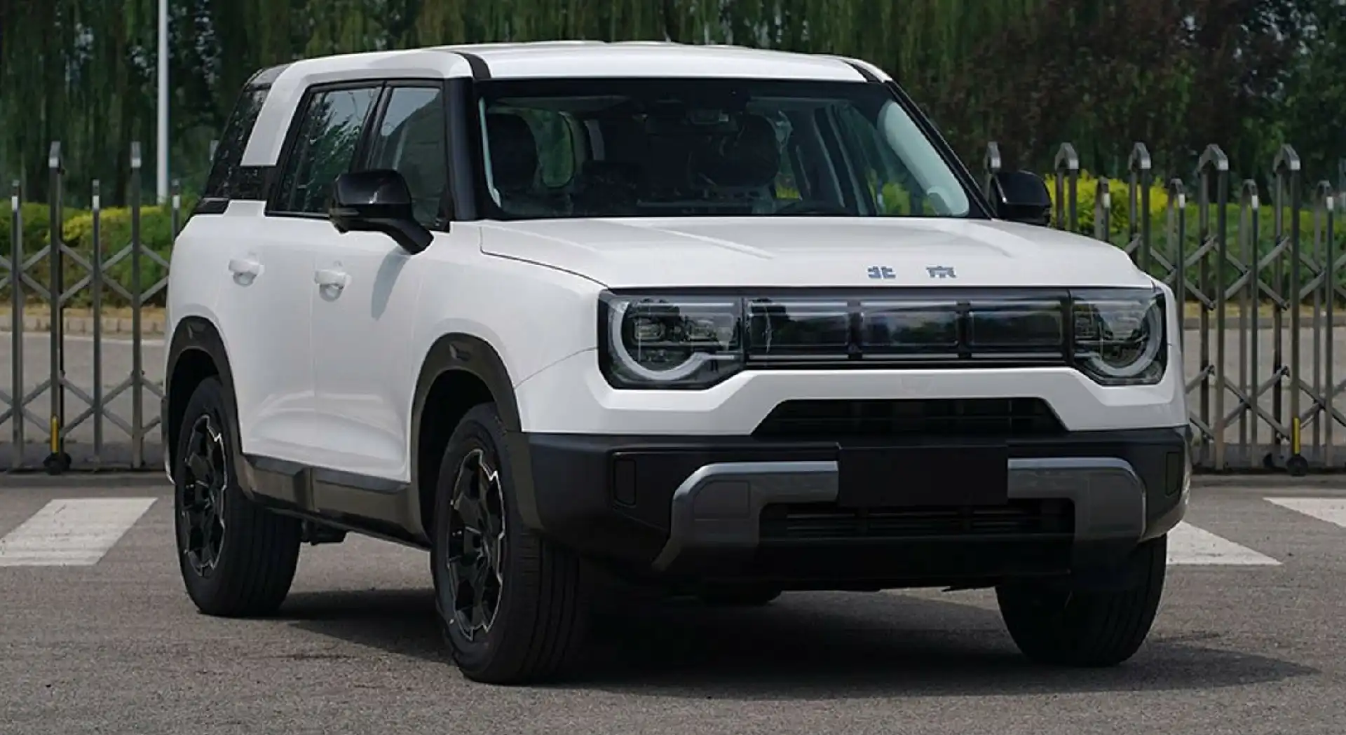 BAIC Siap Menjual Mobil Listrik Mulai Tahun 2026? 1 BAIC BJ30 Carscoops
