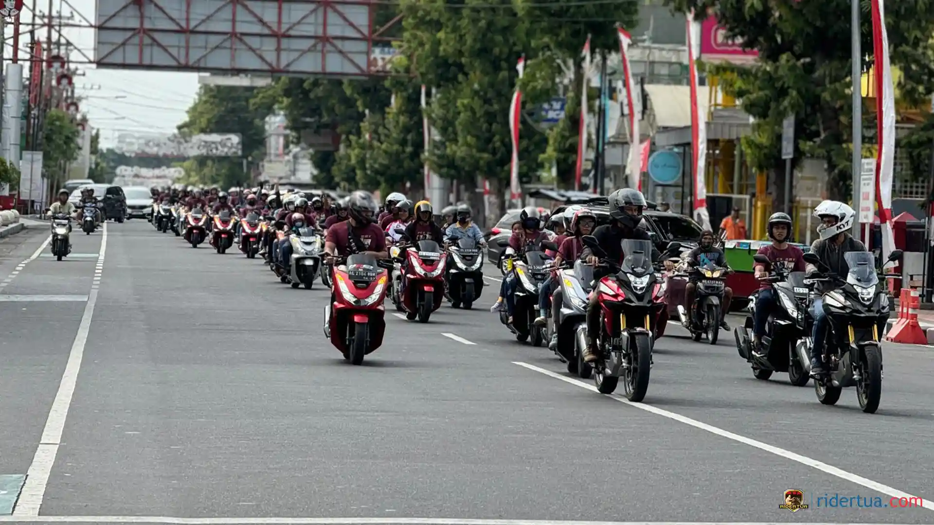 Riding Bareng Honda PCX Lovers pada PCX Day 2024 di Kota Blitar 2 Riding Bareng Honda PCX Lovers pada PCX Day 2024 di Kota Blitar