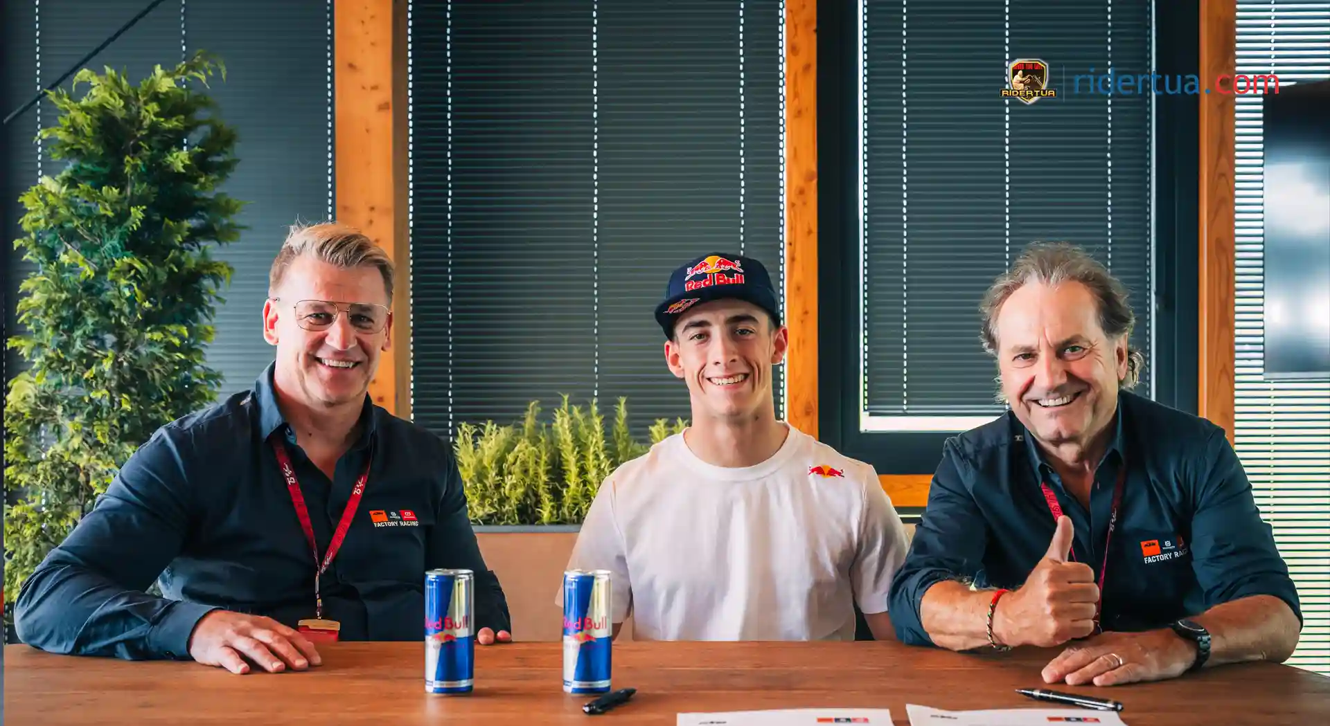 Pedro Acosta Ingin Membawa 'Seluruh' Tim ke KTM 1 KTM Redbull Team - Pedro Acosta