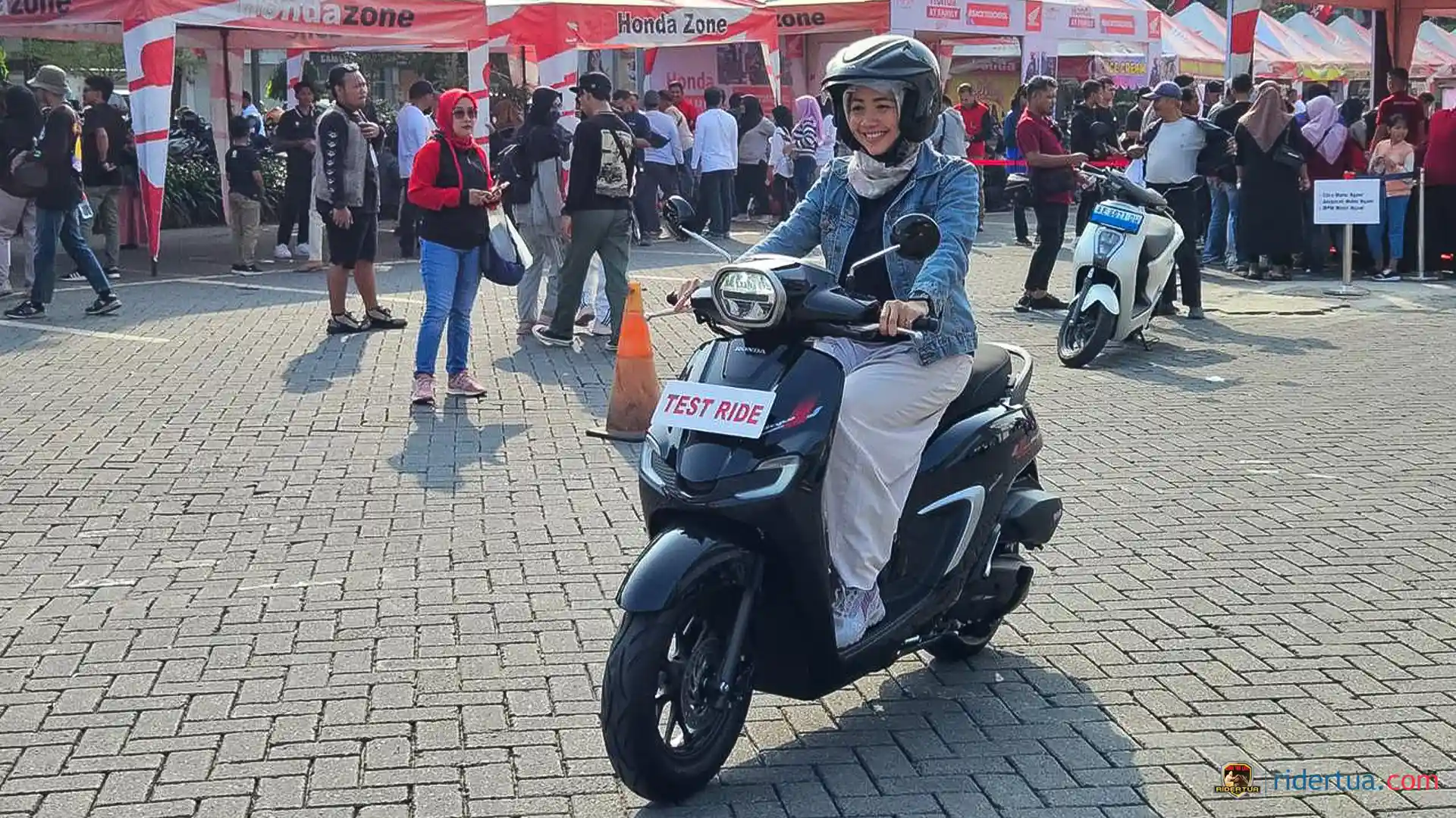 Meriahnya Parade Vario 160 di Kota Madiun Bersama Ribuan Peserta 1 Meriahnya Parade Vario 160 di Kota Madiun Bersama Ribuan Peserta