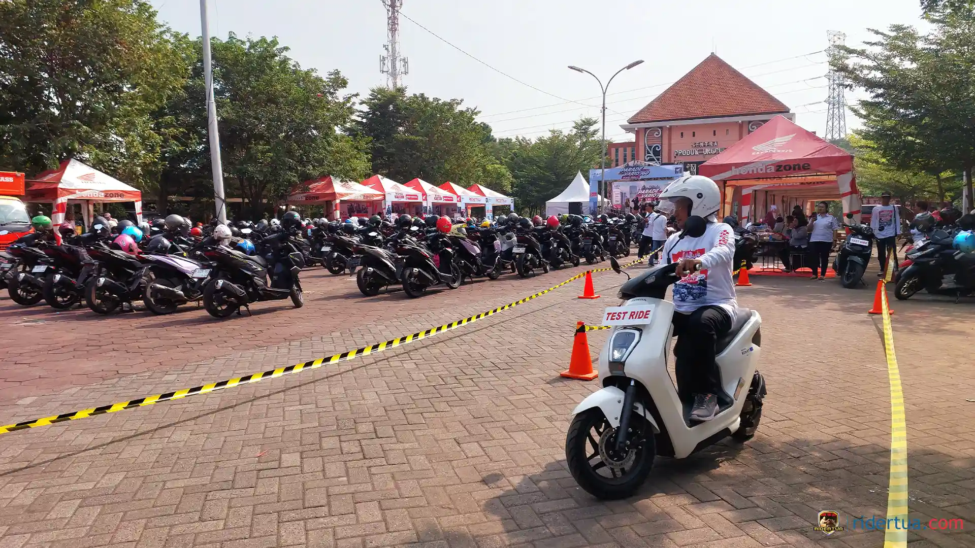 Meriahnya Parade Honda Vario 160 di Kota Pasuruan Bersama 500 Peserta 1 Meriahnya Parade Honda Vario 160 di Kota Pasuruan Bersama 500 Peserta