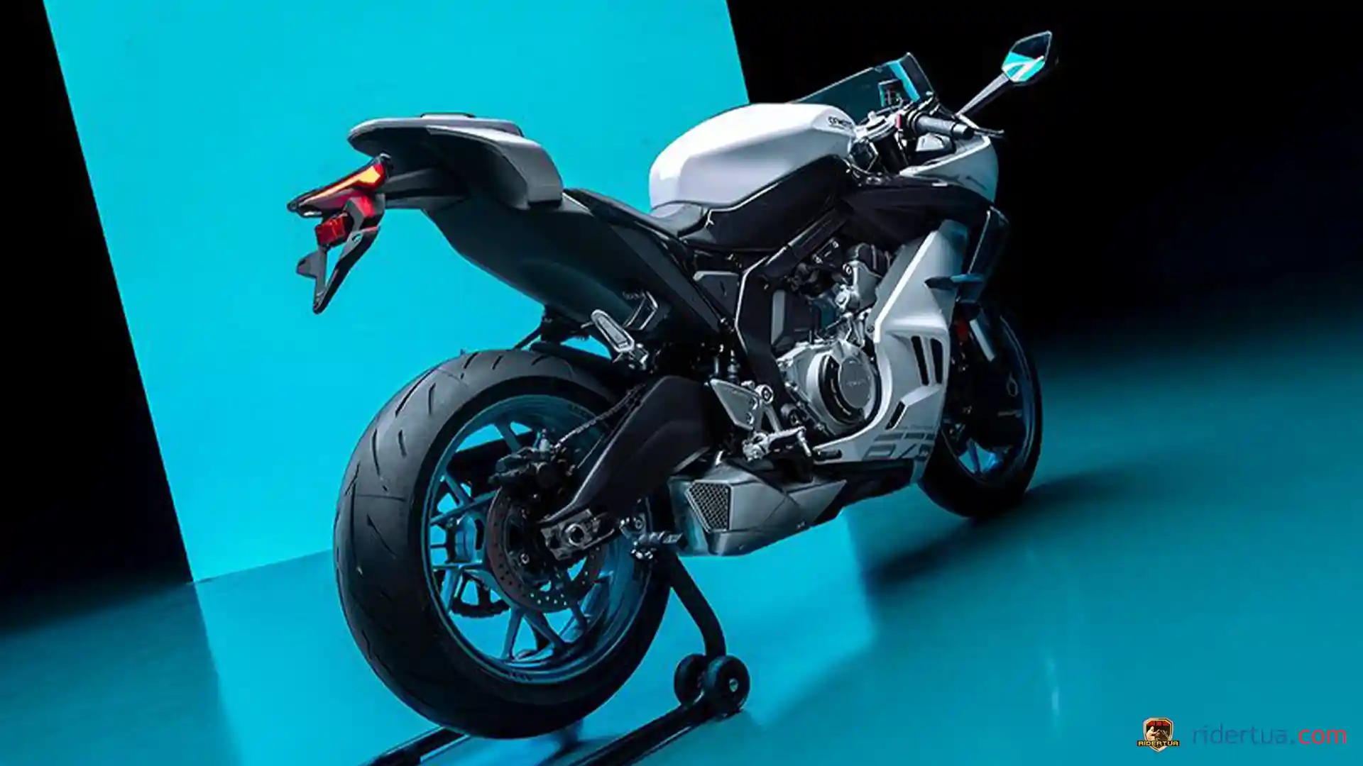 Bermesin 3 Silinder, CFMoto Resmi Kenalkan Motor Baru 675SR-R 2 Bermesin 3 Silinder, CFMoto Resmi Kenalkan Motor Baru 675SR-R
