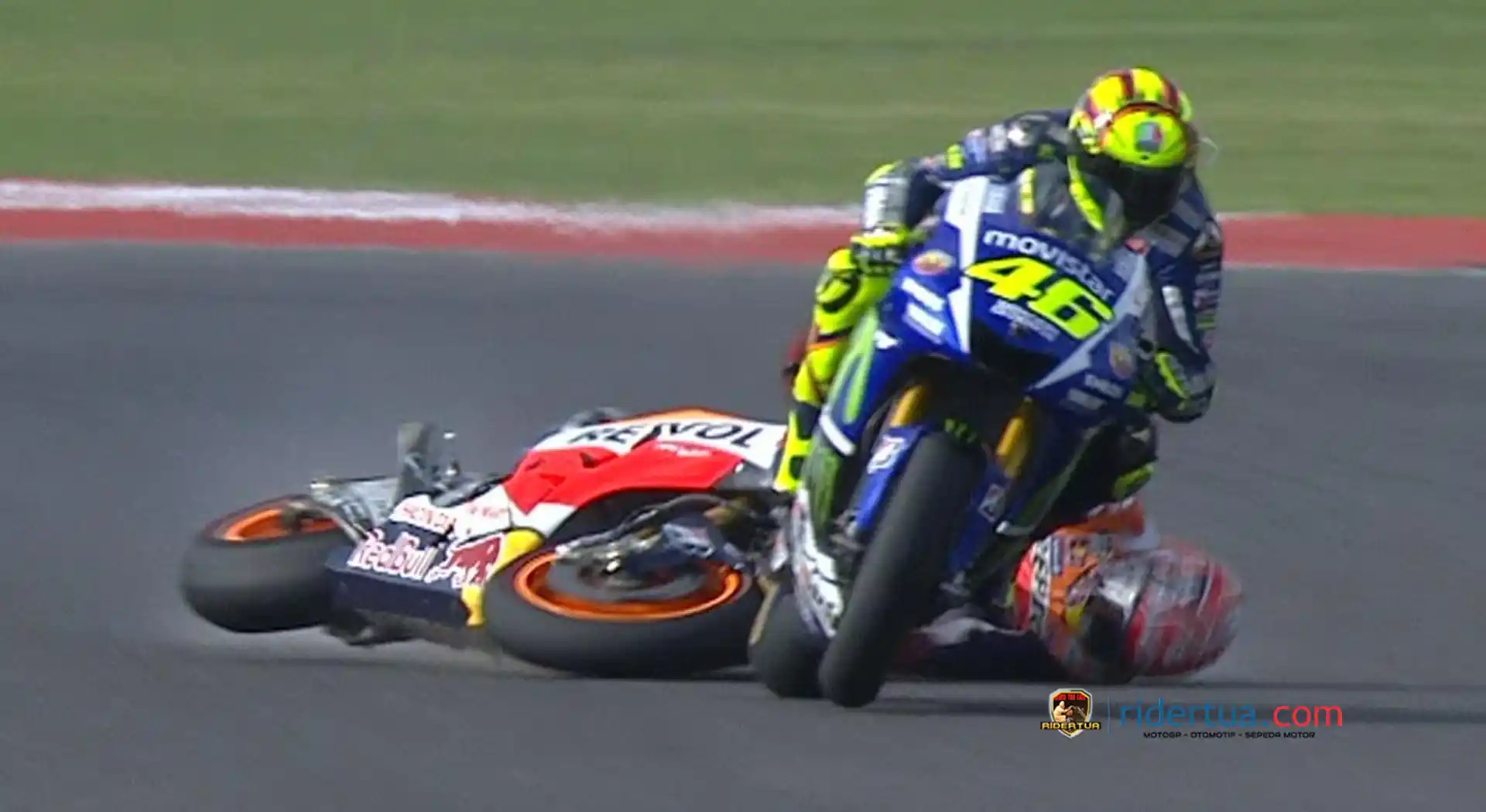 Valentino Rossi Kembali Menyerang Marquez Tentang Peristiwa Tahun 2015: 'Tidak Pernah Ada Pembalap yang Sekotor Dia' 2 Valentino Rossi - Marc Marquez - Argentina 2015