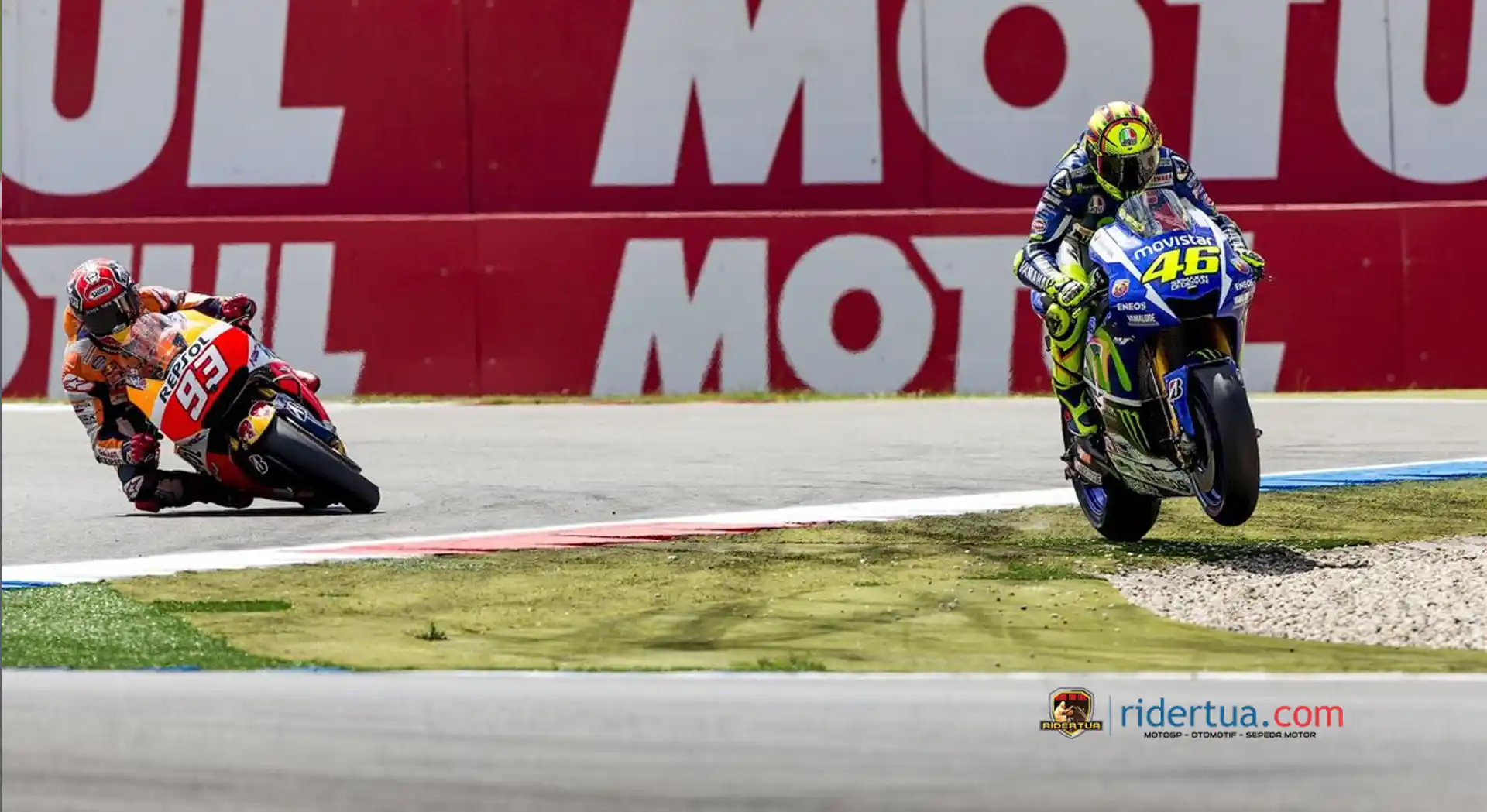 Valentino Rossi Kembali Menyerang Marquez Tentang Peristiwa Tahun 2015: 'Tidak Pernah Ada Pembalap yang Sekotor Dia' 3 Valentino Rossi - Marc Marquez - Assen 2015