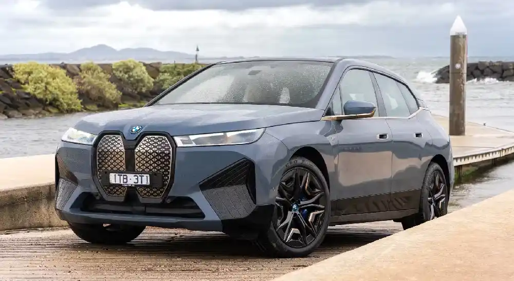 BMW Kuasai 64 Persen Pasar Mobil Listrik Premium di Indonesia! 1 BMW iX Drive