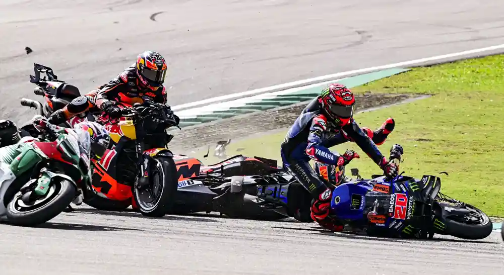 Francesco Guidotti : Crash Beruntun di Lap Pembuka GP Malaysia, Pemandangan yang Mengerikan 1 Fabio Quartararo - Brad Binder - Jack Miller - Sepang