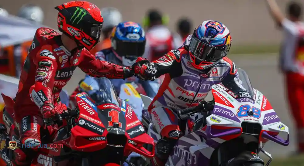 Pecco Bagnaia : Aleix Espargaro Bantu Jorge Martin? Saya Tidak Yakin! 1 Pecco Bagnaia - Jorge Martin