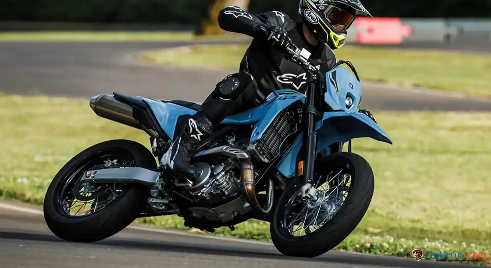 Suzuki DR-Z4SM 2025 : Supermoto Baru Punya Fitur Canggih Mesinnya Kenceng! 1 Suzuki DR-Z4SM 2025 : Supermoto Baru Punya Fitur Canggih Mesinnya Kenceng!