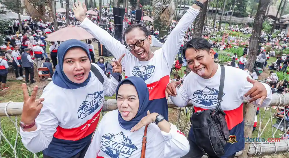 Ribuan Penggemar Honda PCX160 Ramaikan Acara Honda PCX Day 2024 di Tanaria Park Trawas 5 Honda PCX Day 2024