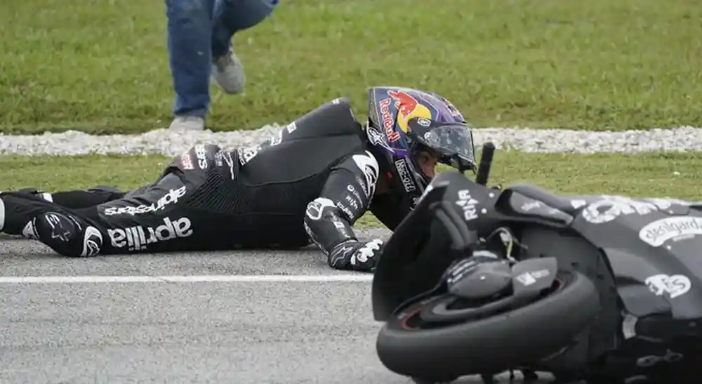 Jorge Martin : Menurut Dokter Butuh 2 Minggu Lagi untuk Sembuh Total 1 Jorge Martin Crash