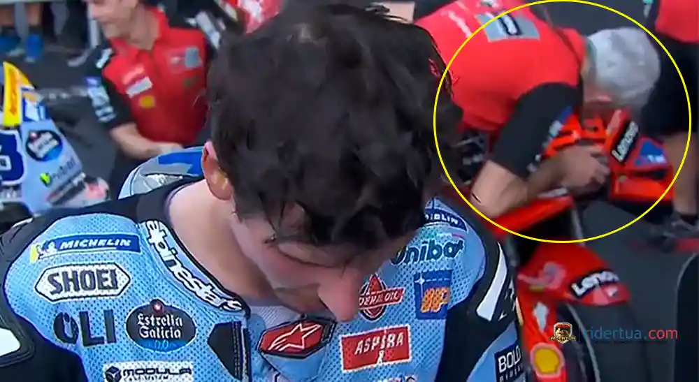 Gigi DallIgna Cium Motor Marquez