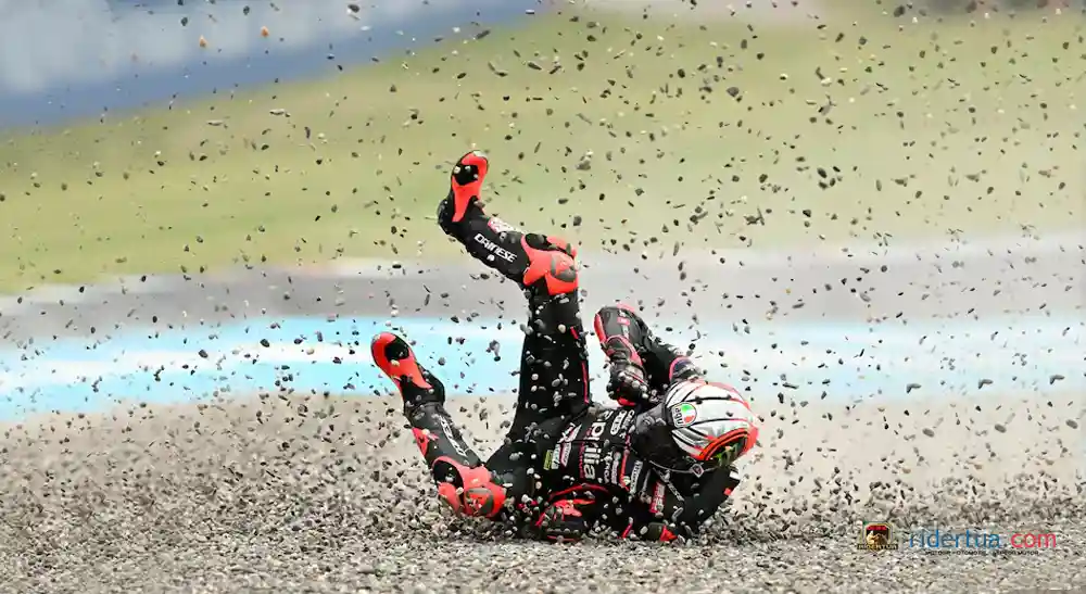 Marco Bezzecchi : Saya Merusak Balapanku dan Balapan Fabio Quartararo 1 Marco Bezzecchi Crash