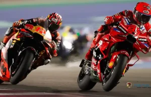 Maverick Vinales Membiarkan Marc Marquez Menyalipnya Sebagai Respons Ketika Peringatan Tekanan Ban di Dasbornya Menyala Maverick Vinales - Marc Marquez