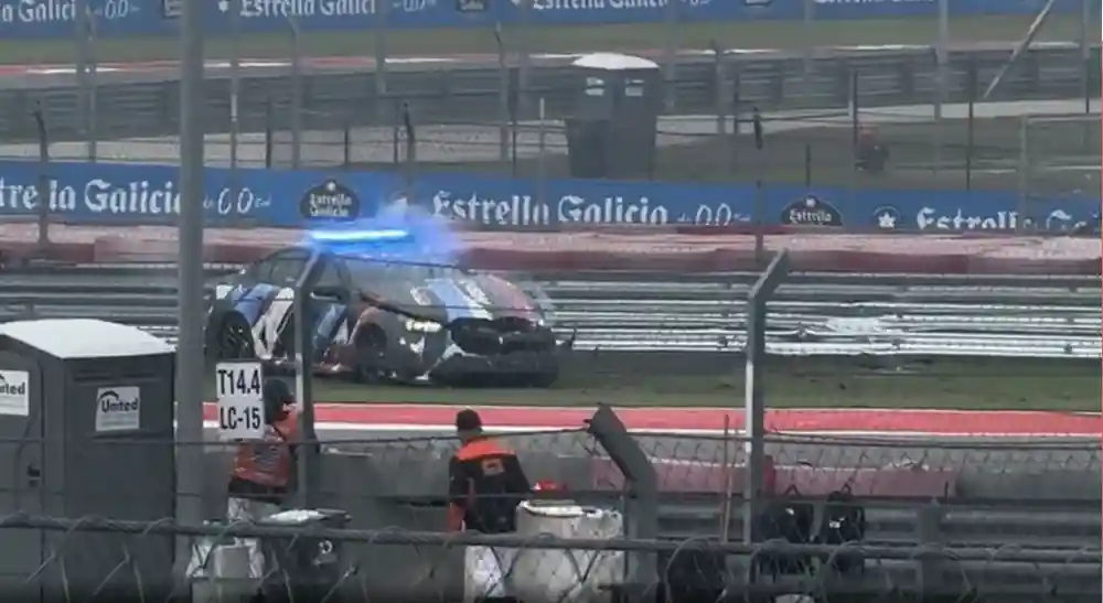 Safety Car MotoGP Amerika Menabrak Pagar Pembatas, Rekamannya Tidak Ditayangkan di TV 1 Safety Car Crash