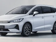 Penjualan Mobil listrik BYD M6